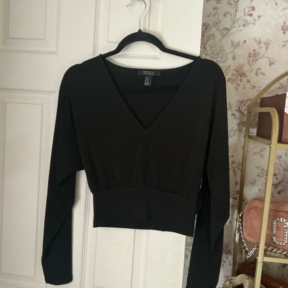 Forever 21 Black V-Neck Crop Top